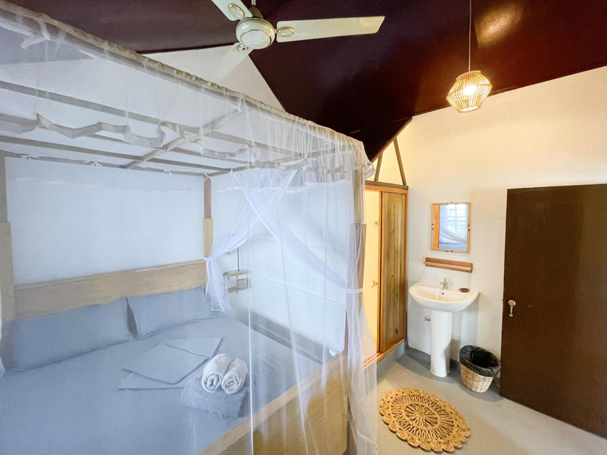 Polhena Just Another Guesthouse מראה חיצוני תמונה