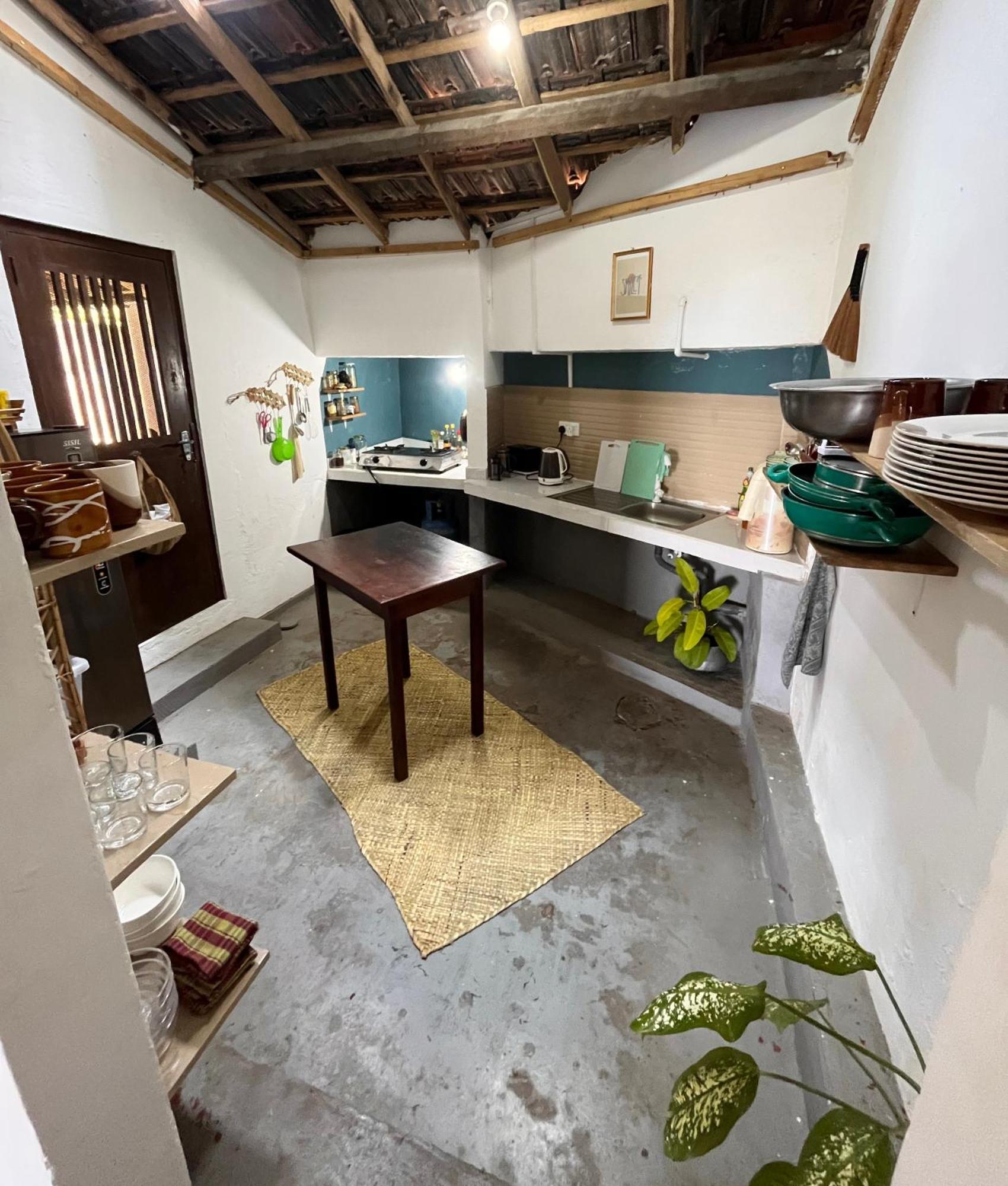Polhena Just Another Guesthouse מראה חיצוני תמונה