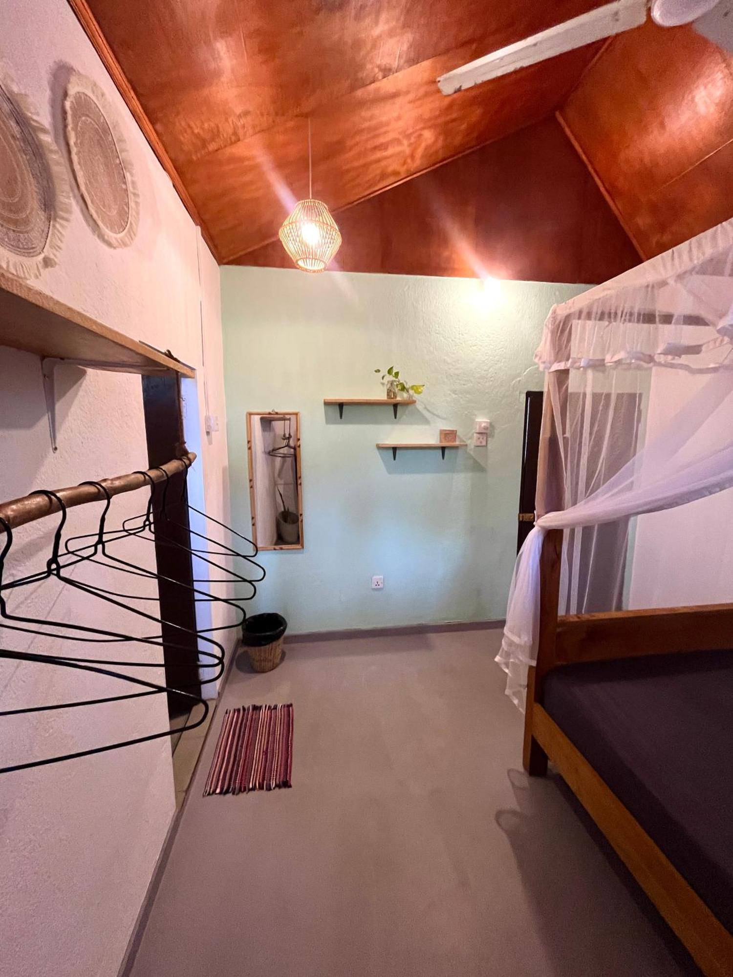 Polhena Just Another Guesthouse מראה חיצוני תמונה